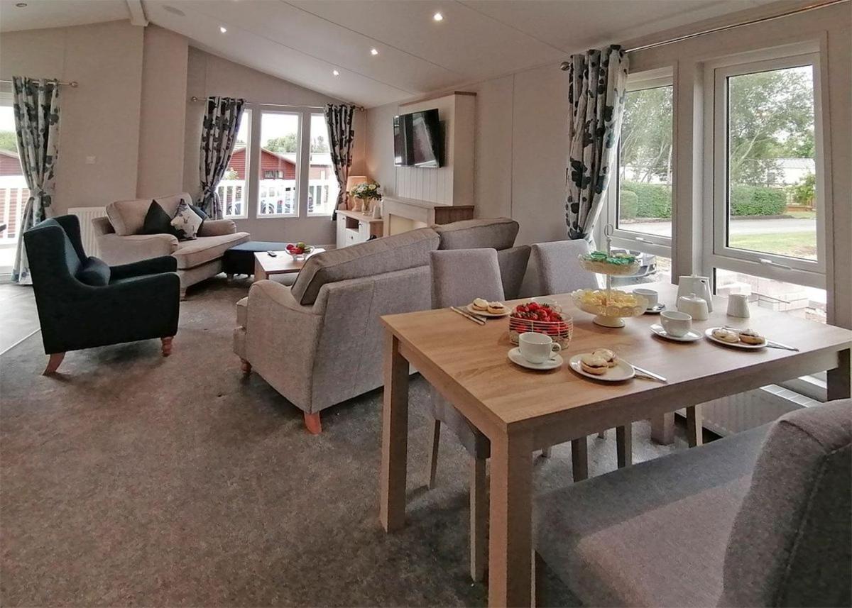 The Springs Lakeside Holiday Park Pershore Buitenkant foto