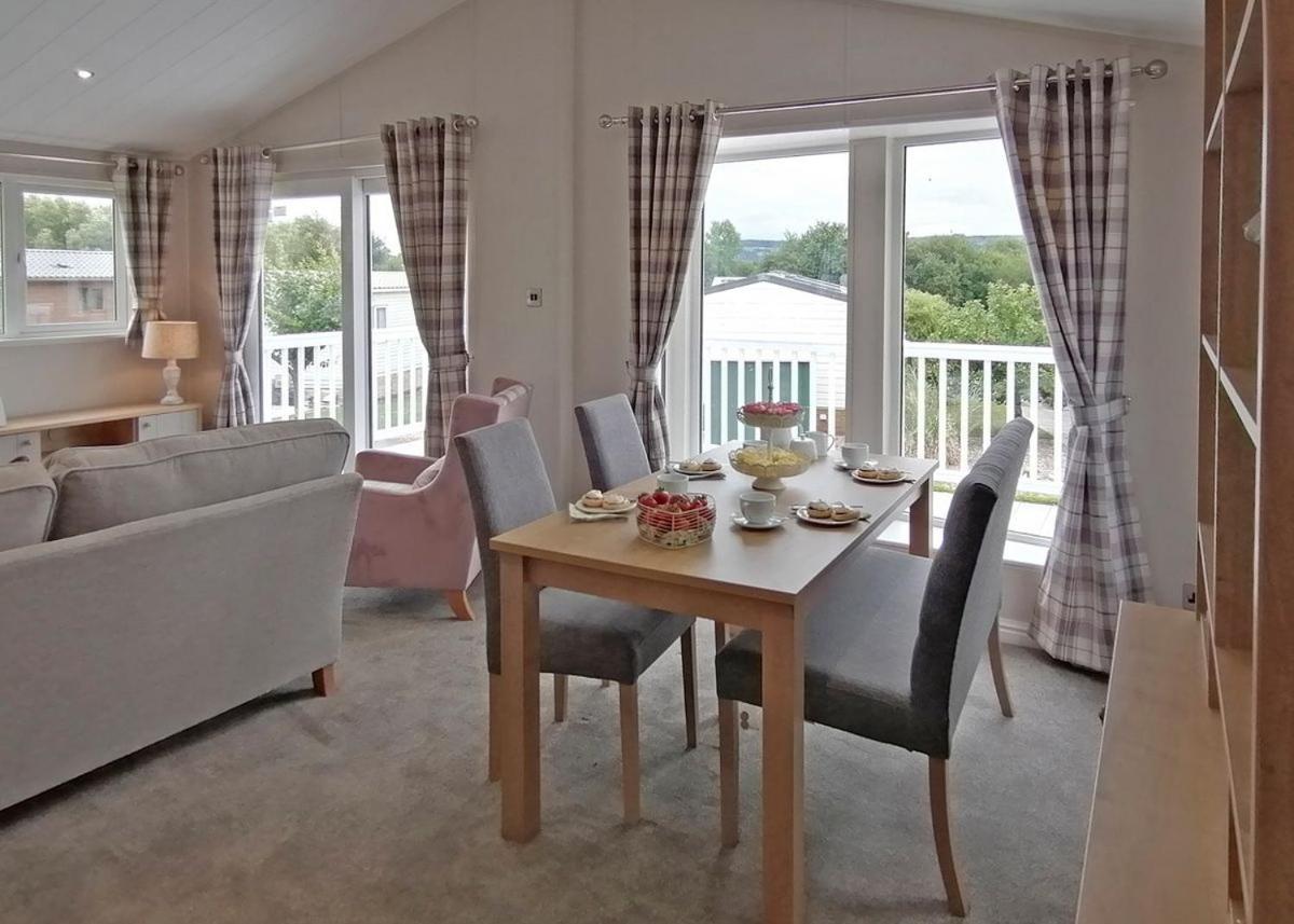 The Springs Lakeside Holiday Park Pershore Buitenkant foto
