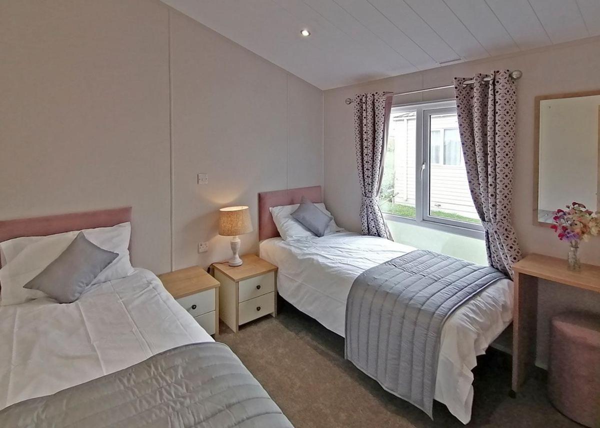 The Springs Lakeside Holiday Park Pershore Buitenkant foto